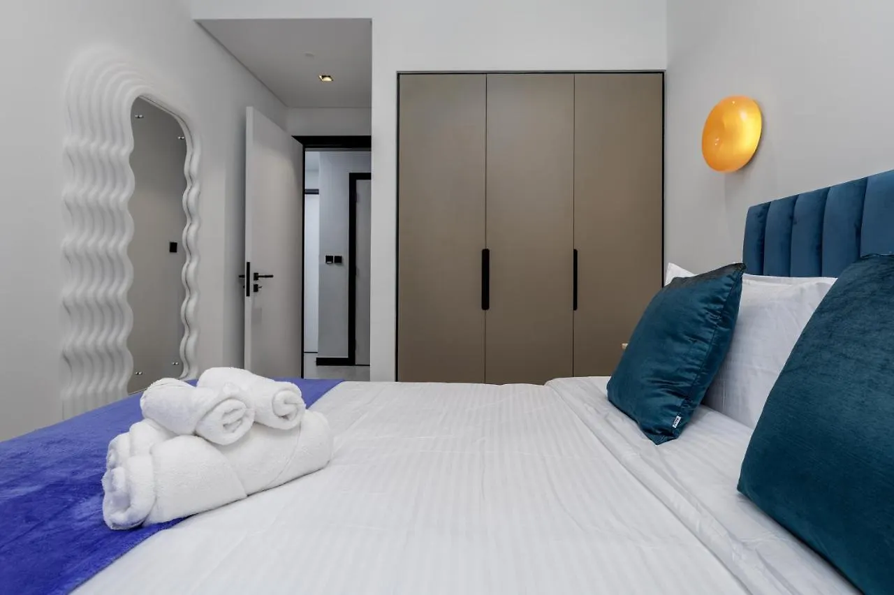 Waves Holiday Homes - Premium 1Br Apartment Overlooking Burj Khalifa Dubaj