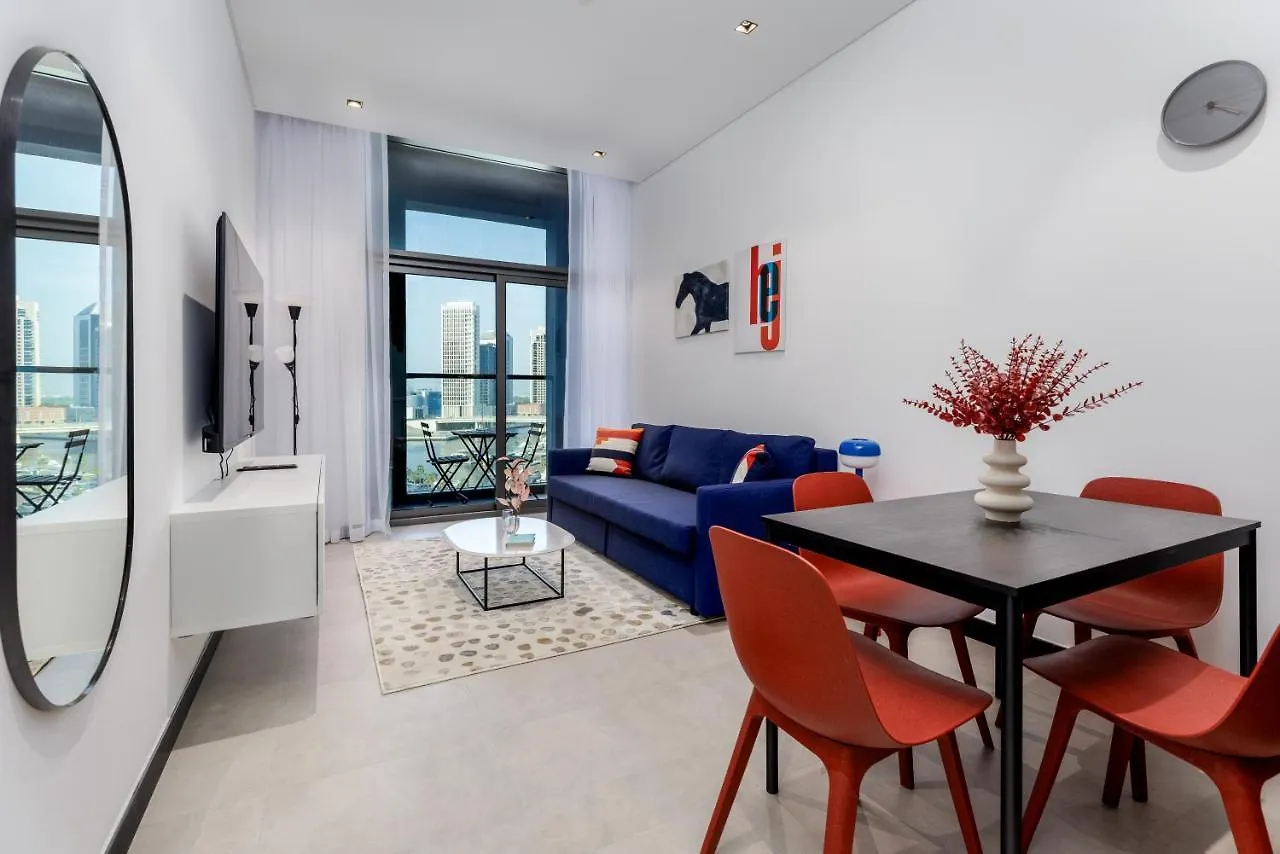 Waves Holiday Homes - Premium 1Br Apartment Overlooking Burj Khalifa Dubai
